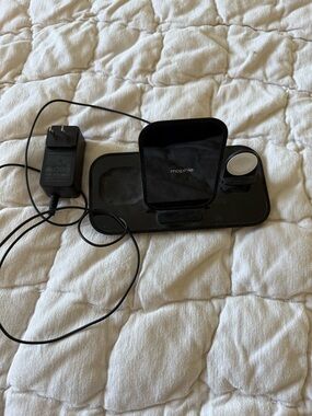 Mophie 3-in-1 Charging Stand
